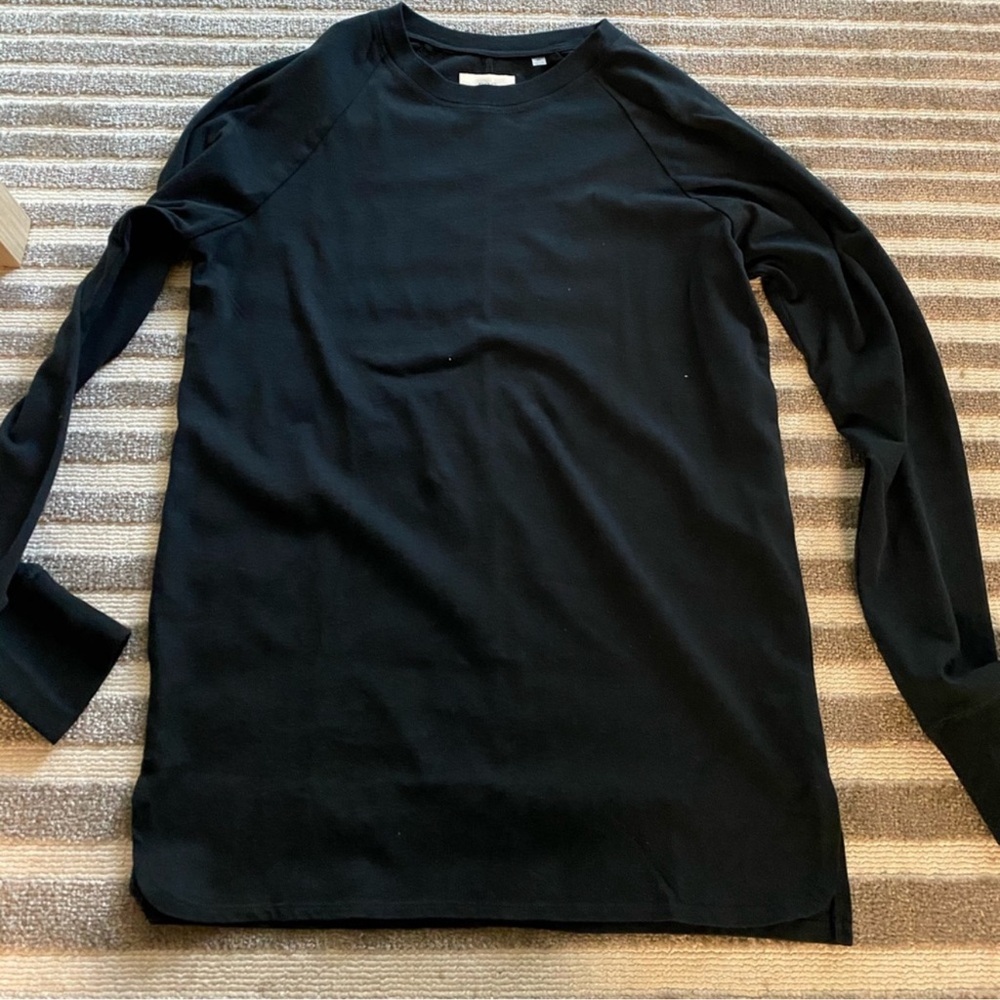 FOG - Fear of God Essentials Long Sleeve.
